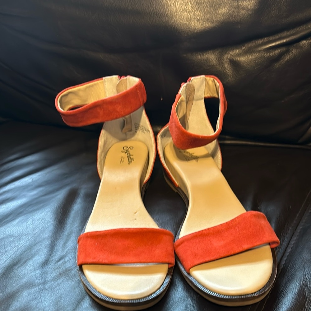 Women’s sandals